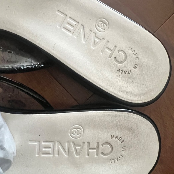 Chanel Slides - Picture 2 of 6